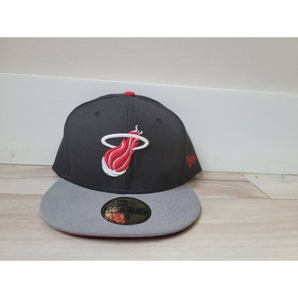 Vintage Miami Heat NBA Basketball Fitted cap mens size 8 black red
